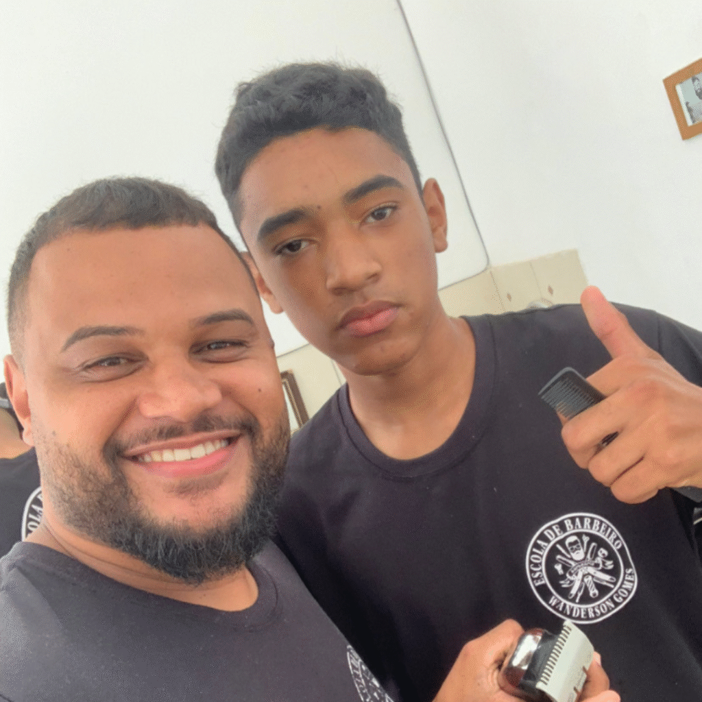 Curso de barbearia com técnicas modernas em Esmeraldas.