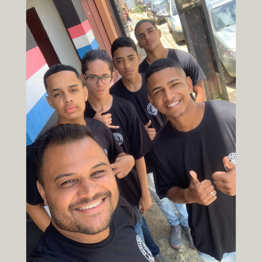 Curso de barbeiro rápido e prático em Esmeraldas.