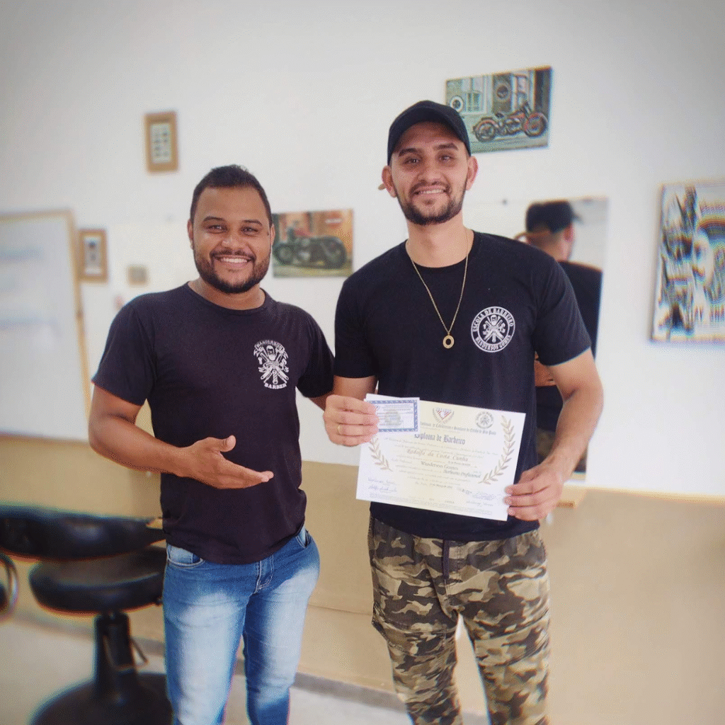 Formação de barbeiros de sucesso em Esmeraldas MG.