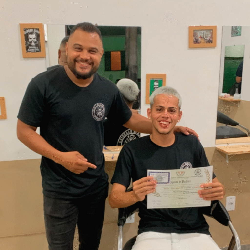 Curso de barbeiro em Esmeraldas MG com certificado.