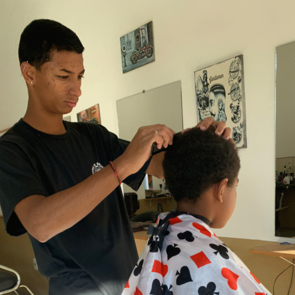 Capacitação profissional em barbearia – Esmeraldas MG.