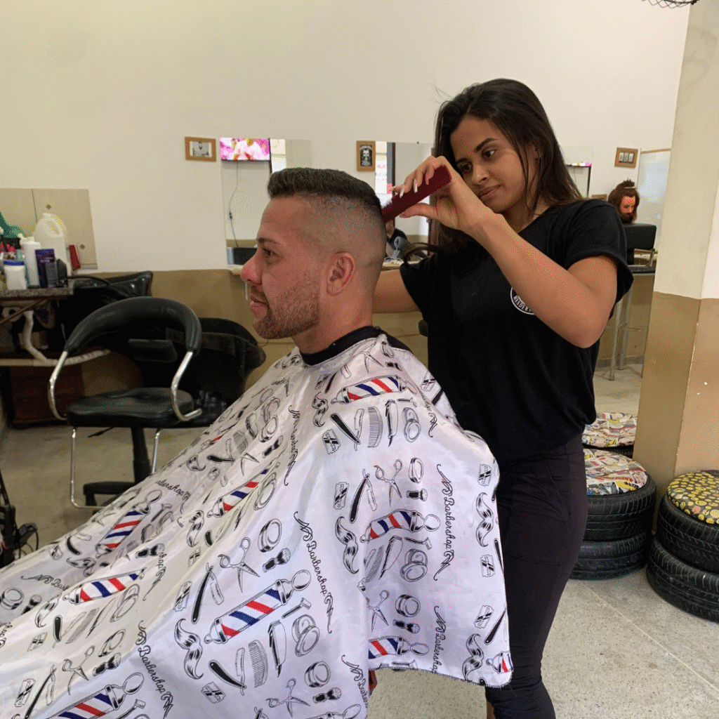 Profissão barbeiro: aprenda com os melhores em Esmeraldas.